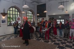 Clara om worsten te offeren